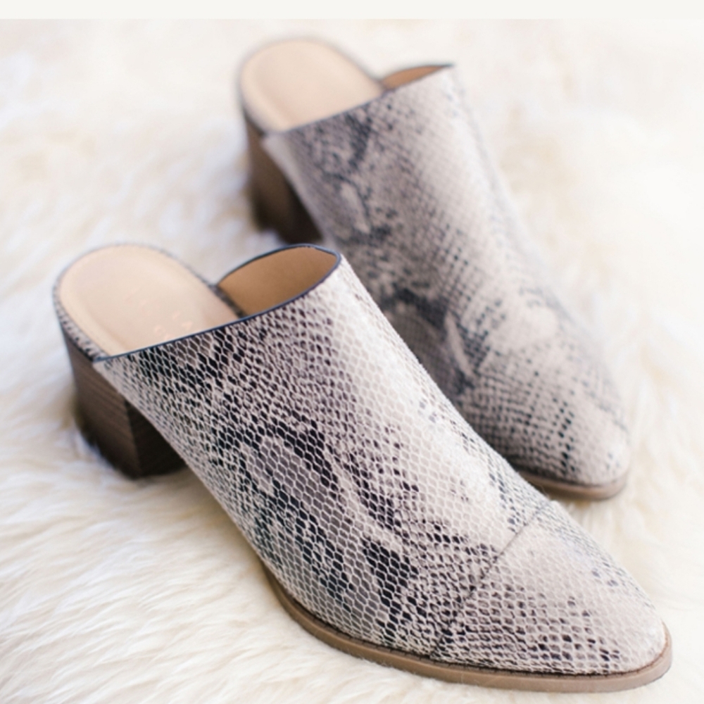 Lauren Conrad Snake Print Animal Print Crocodile Embossed Pointed Toe Mule Heels - Picture 2 of 13